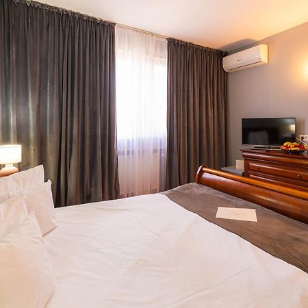 Hotel Brilliant Meses 잘러우 외부 사진