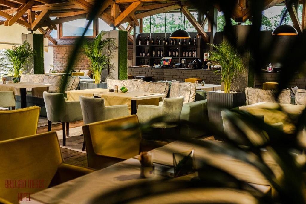 Hotel Brilliant Meses 잘러우 외부 사진