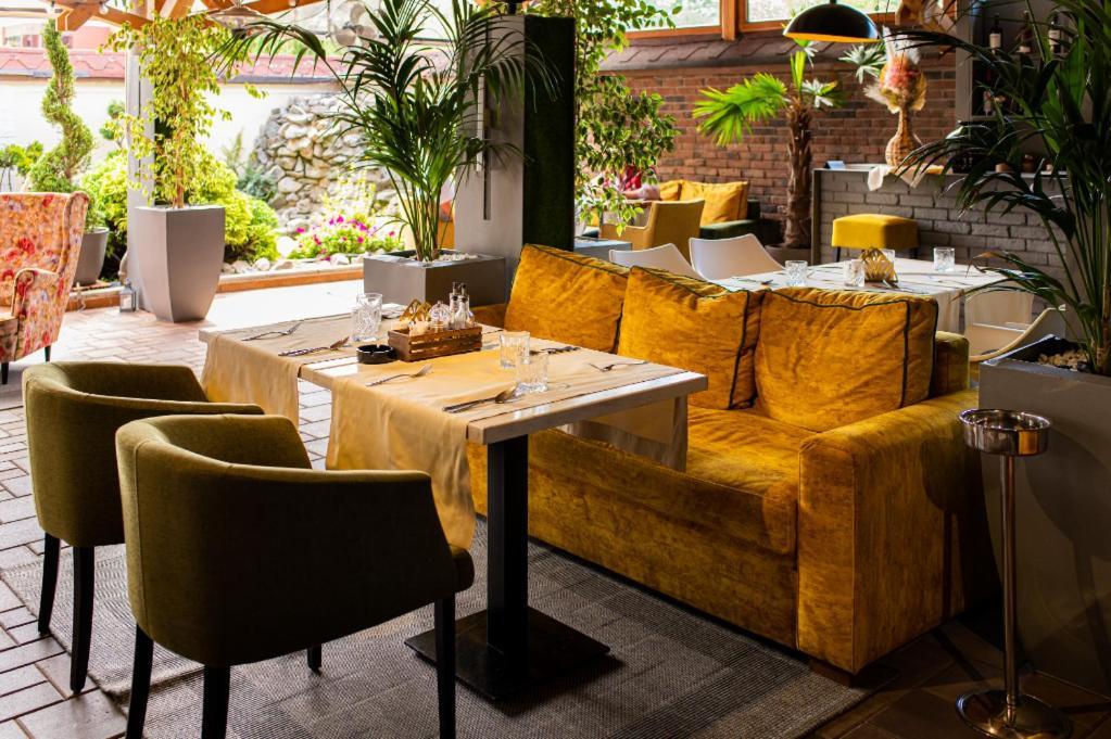 Hotel Brilliant Meses 잘러우 외부 사진