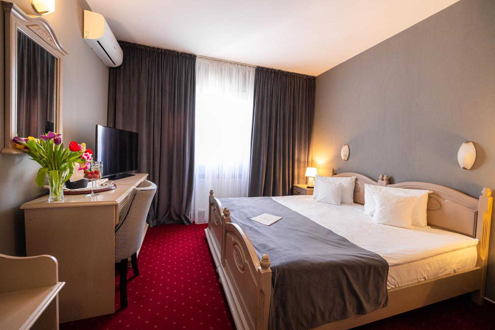 Hotel Brilliant Meses 잘러우 외부 사진