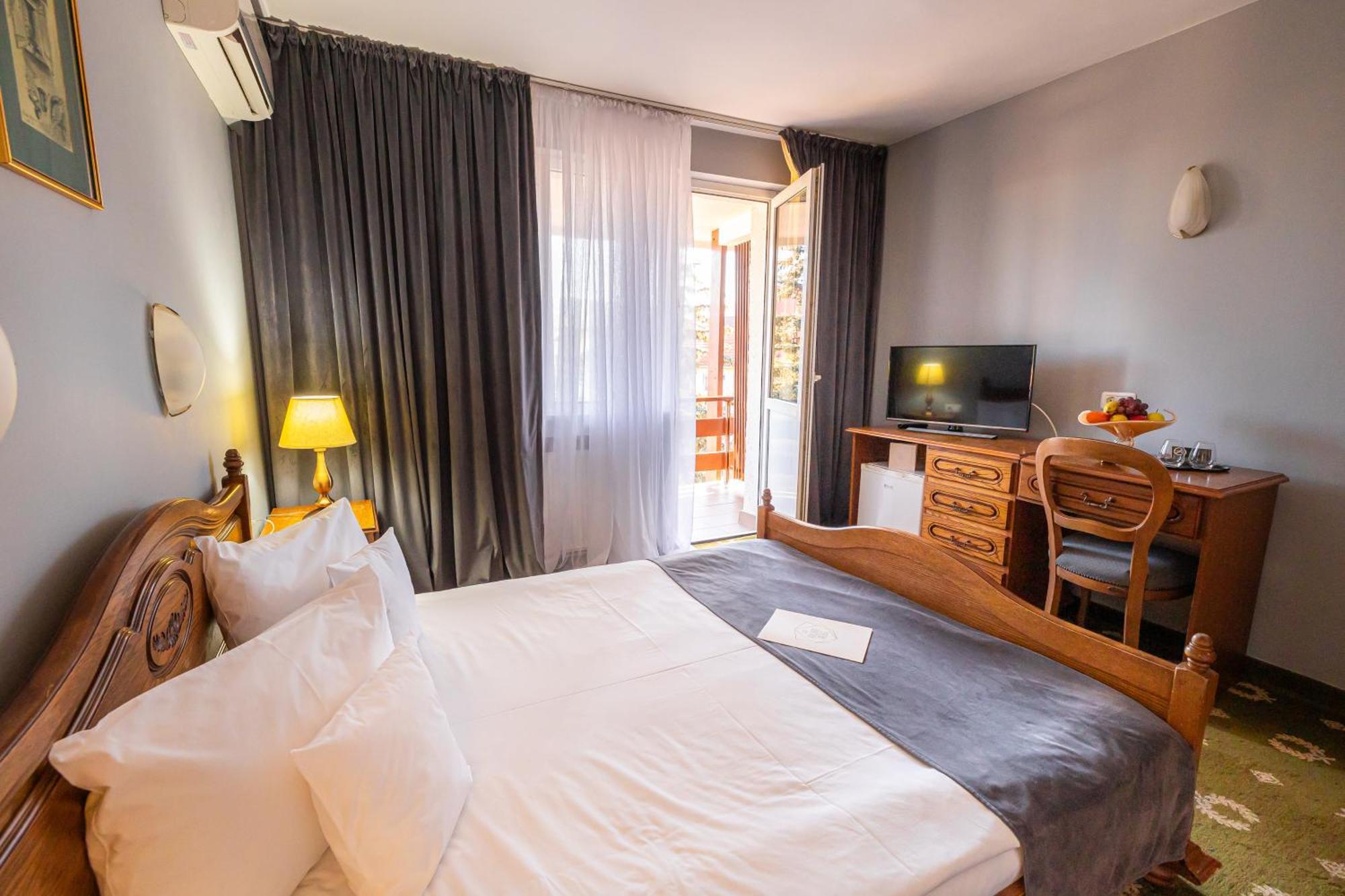 Hotel Brilliant Meses 잘러우 외부 사진