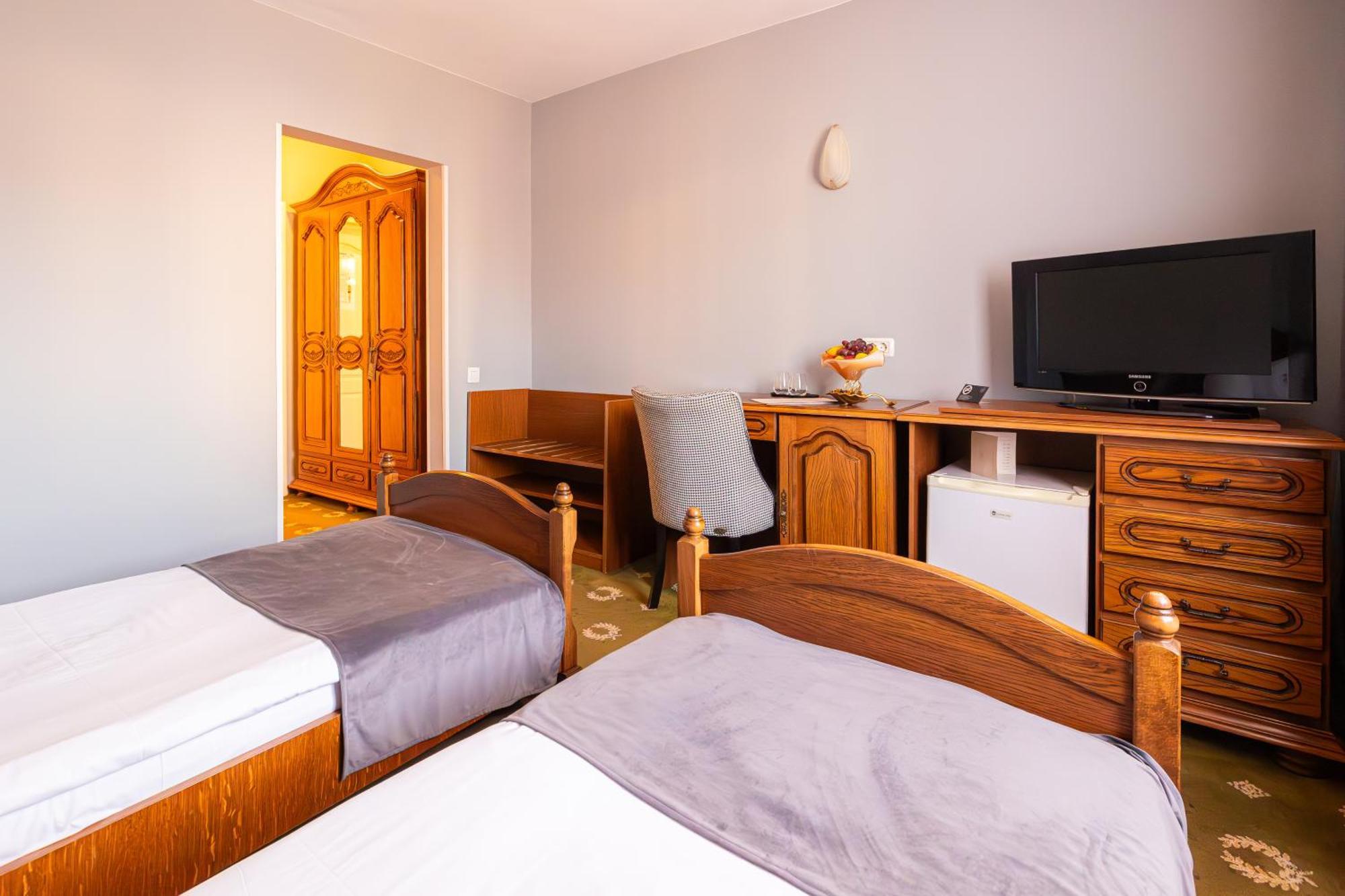 Hotel Brilliant Meses 잘러우 외부 사진