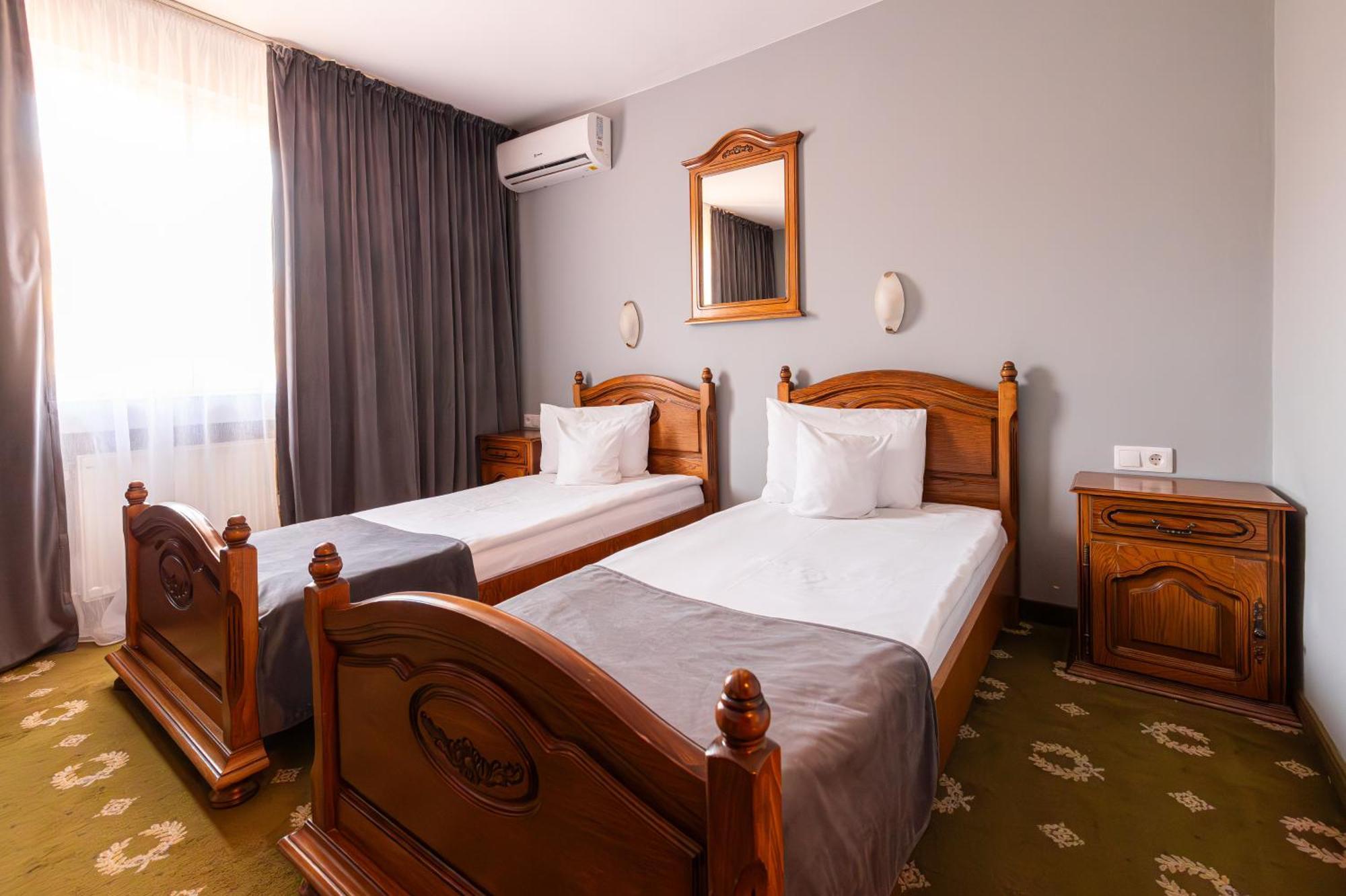 Hotel Brilliant Meses 잘러우 외부 사진