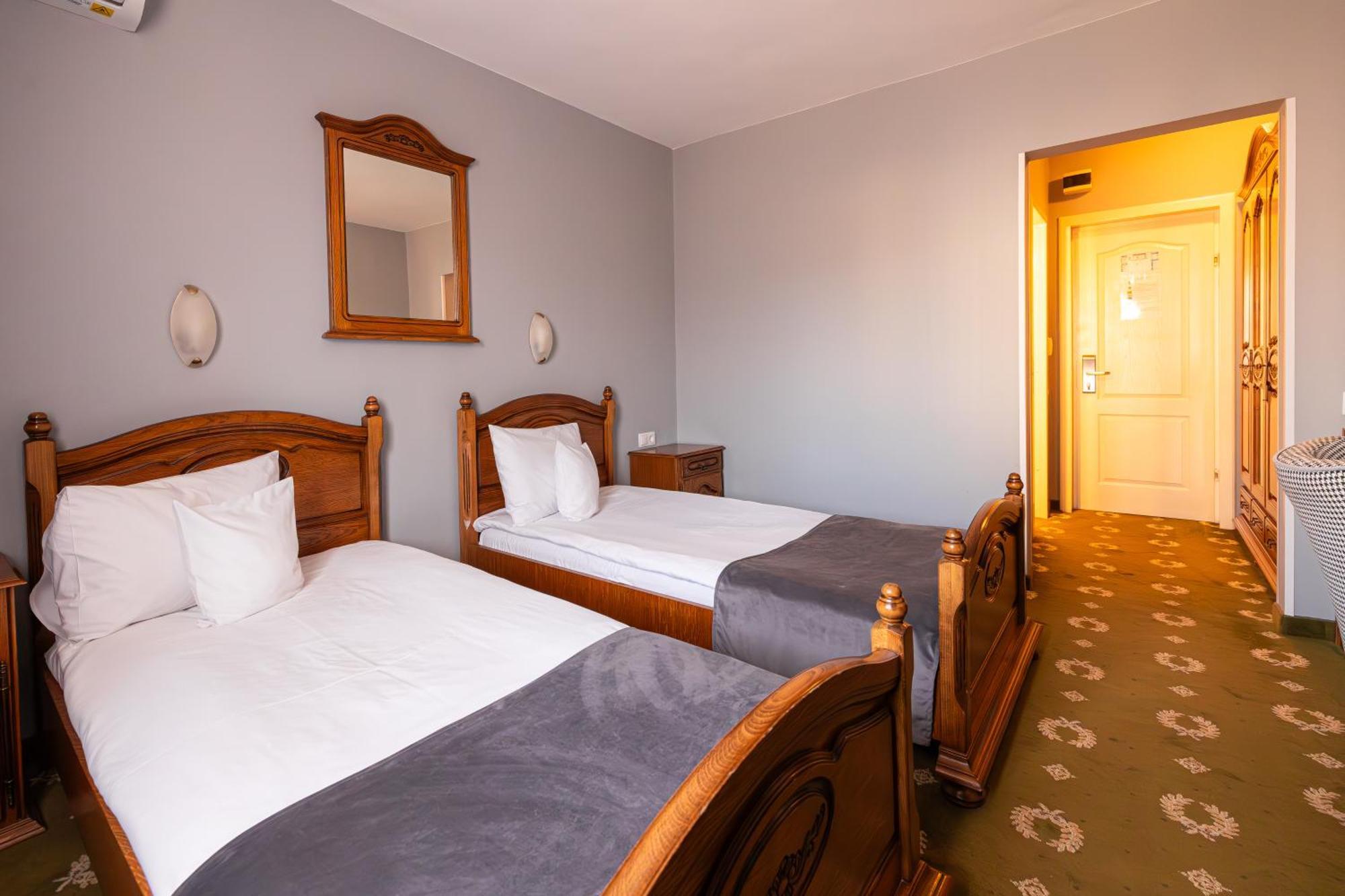 Hotel Brilliant Meses 잘러우 외부 사진