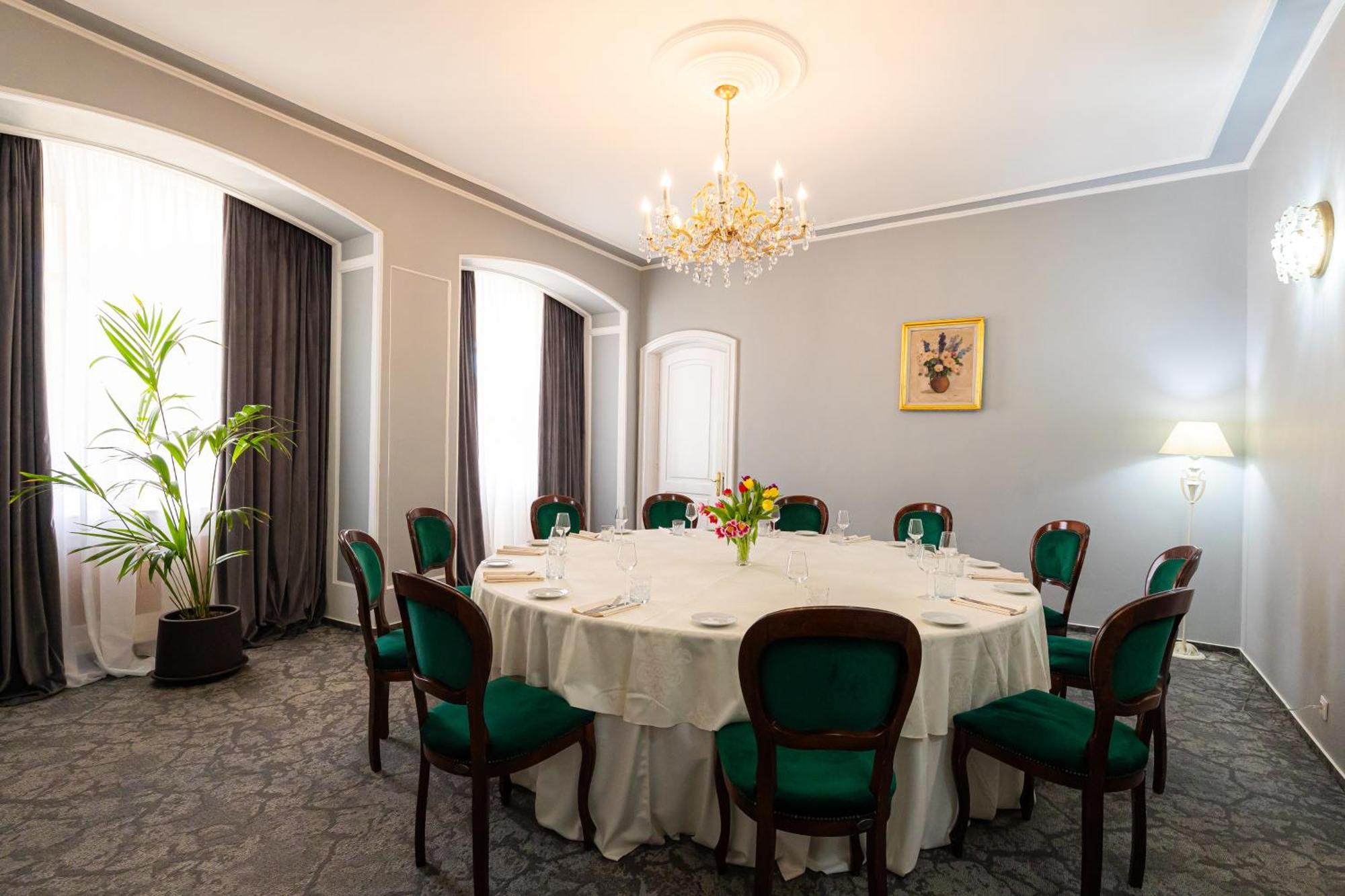 Hotel Brilliant Meses 잘러우 외부 사진
