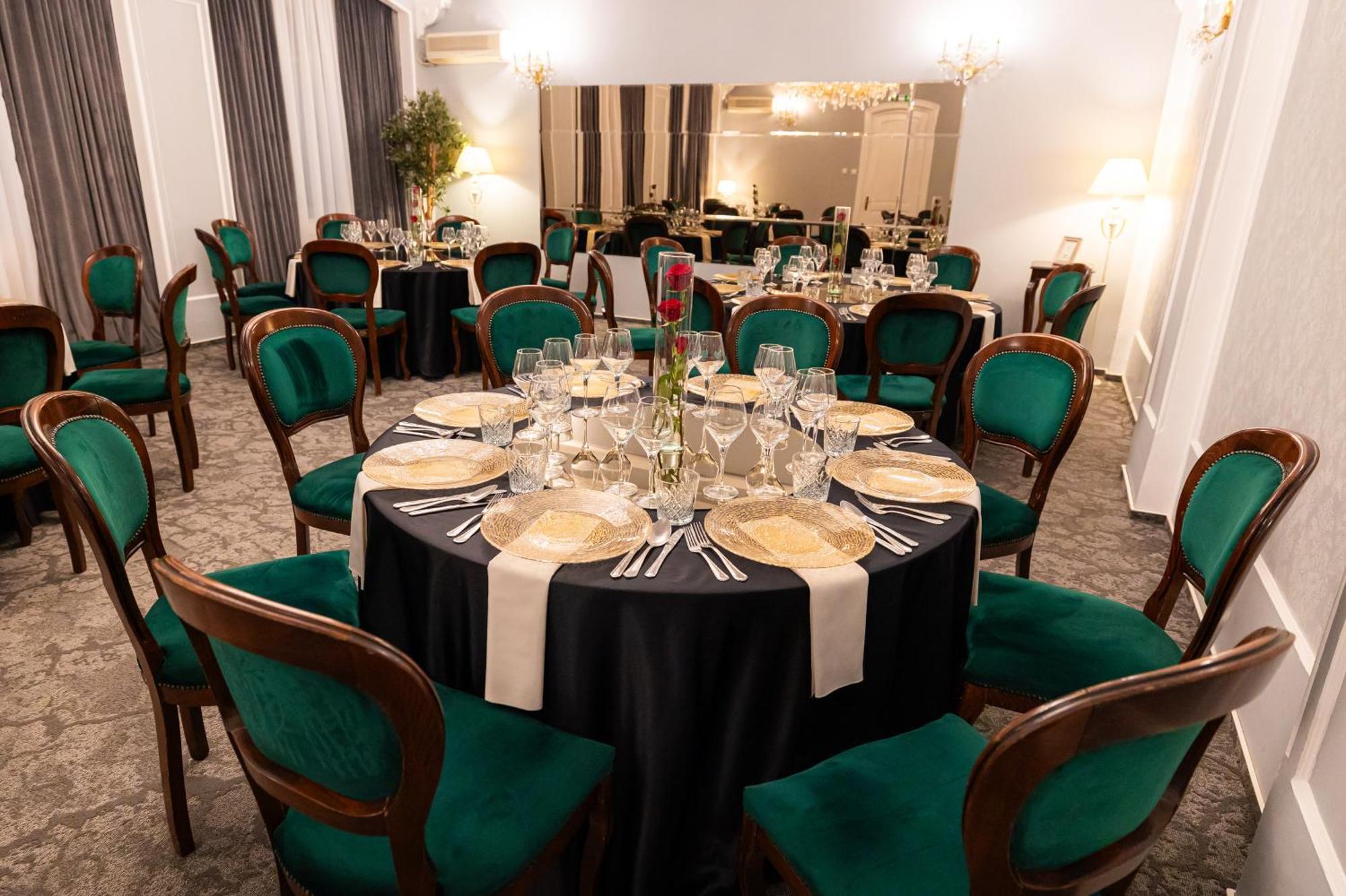 Hotel Brilliant Meses 잘러우 외부 사진