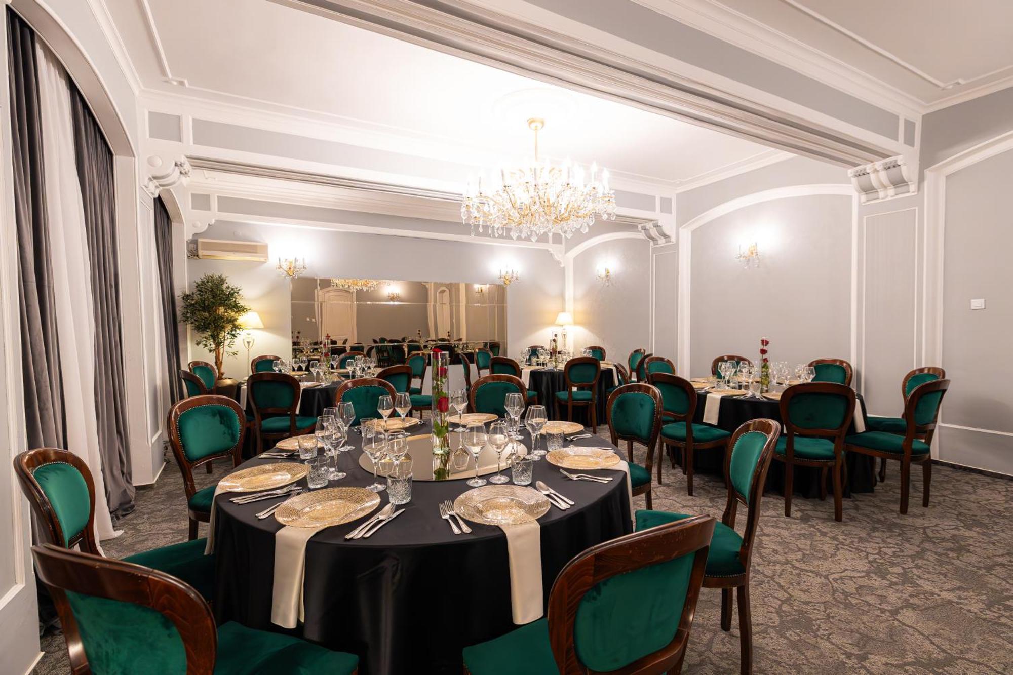 Hotel Brilliant Meses 잘러우 외부 사진