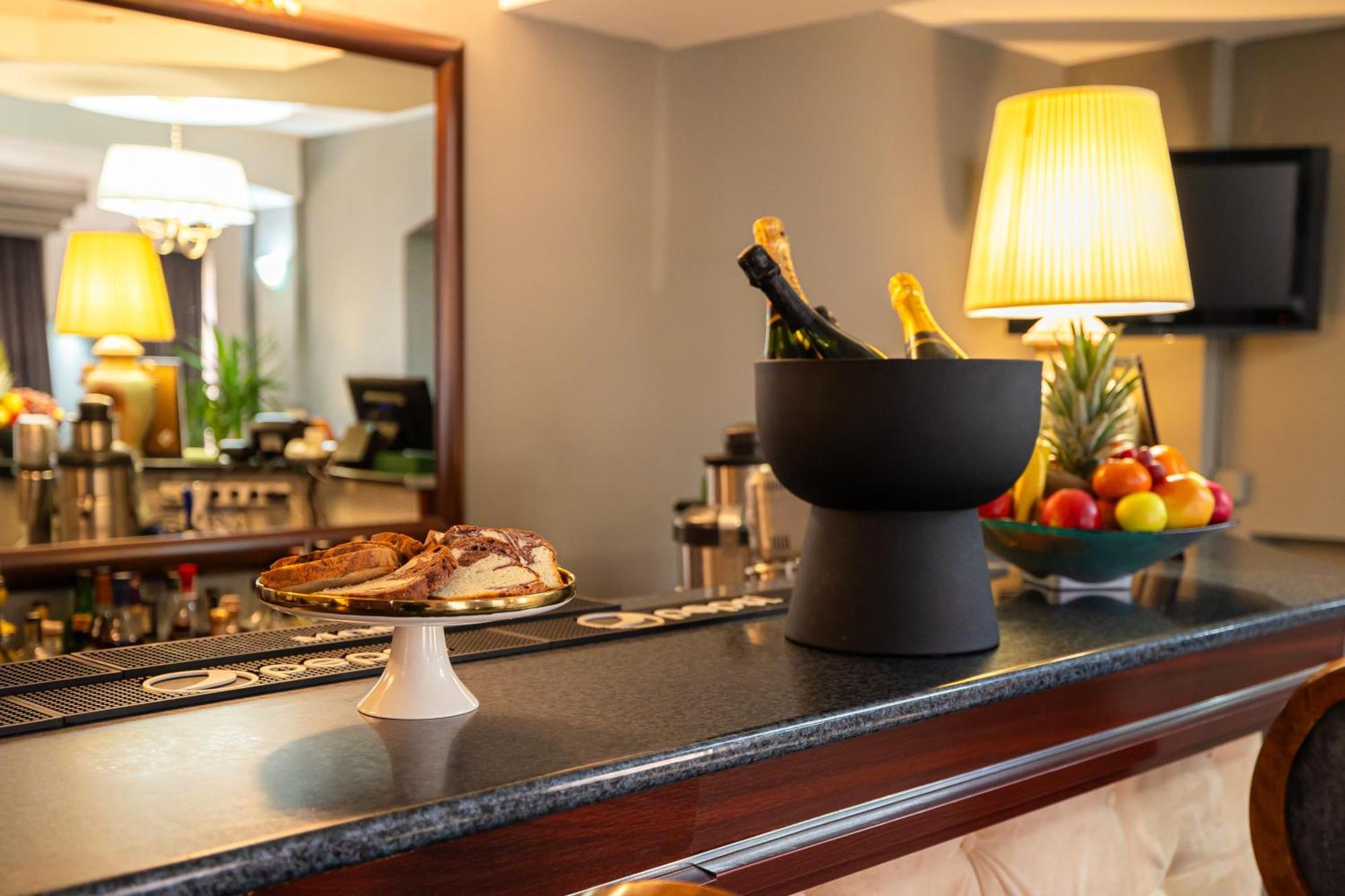 Hotel Brilliant Meses 잘러우 외부 사진