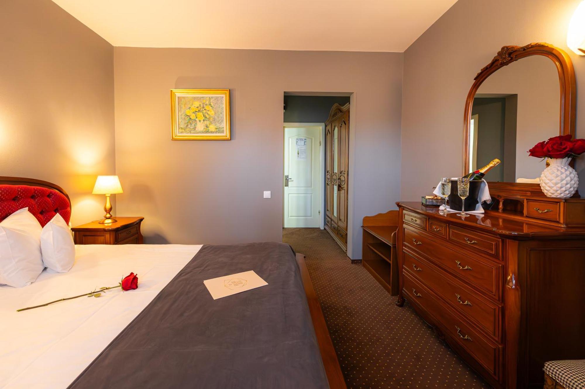 Hotel Brilliant Meses 잘러우 외부 사진