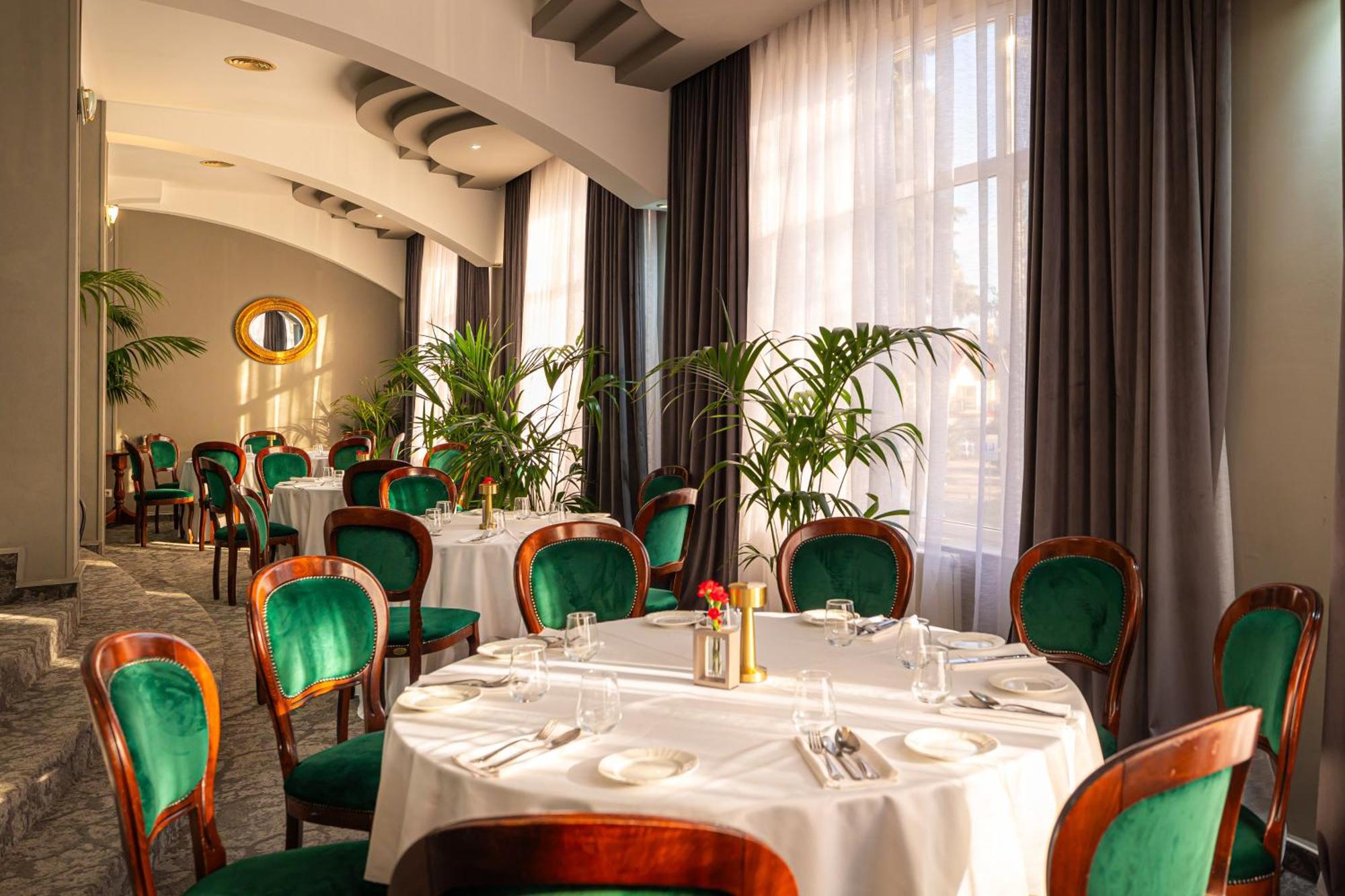 Hotel Brilliant Meses 잘러우 외부 사진