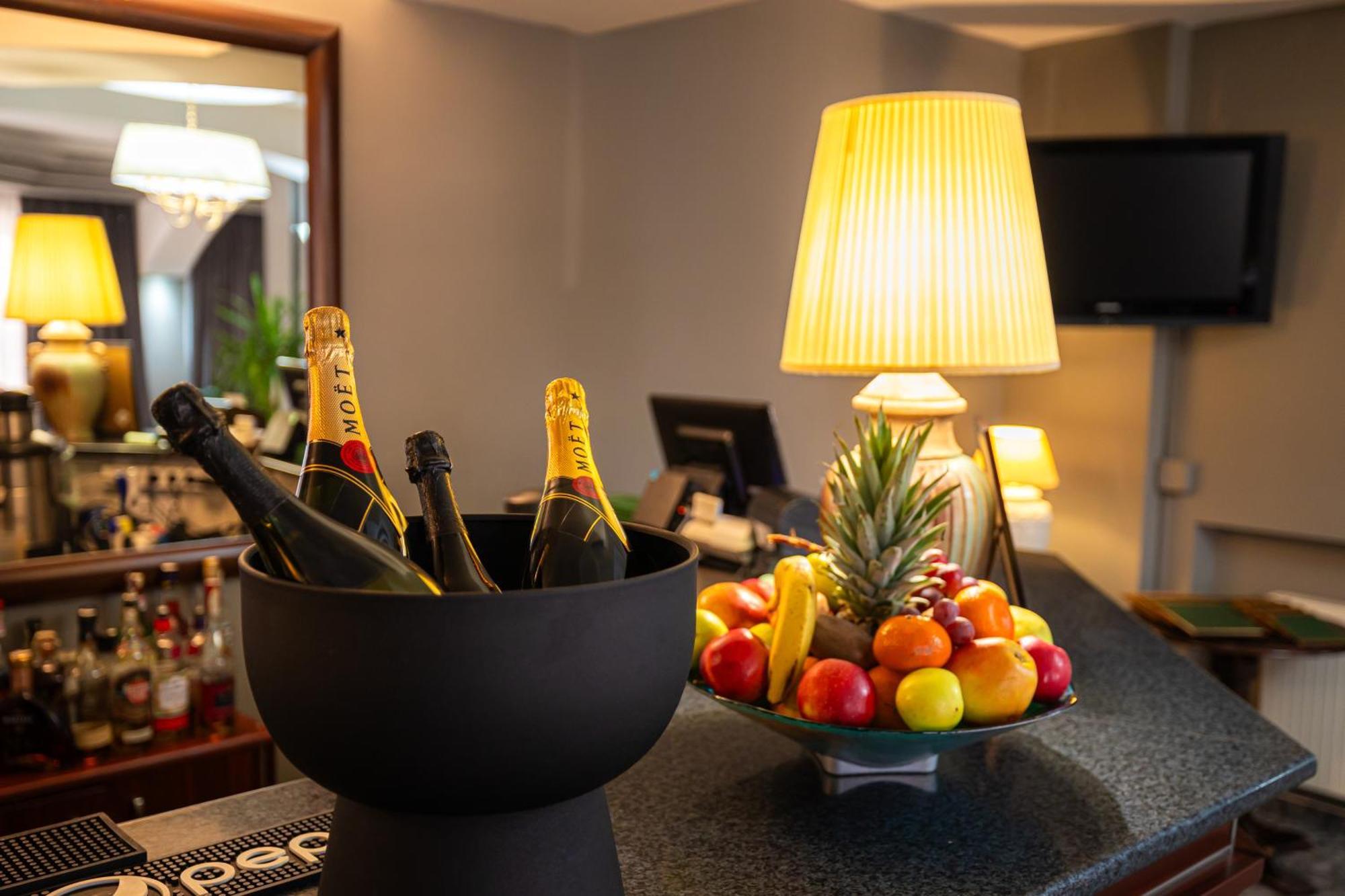 Hotel Brilliant Meses 잘러우 외부 사진