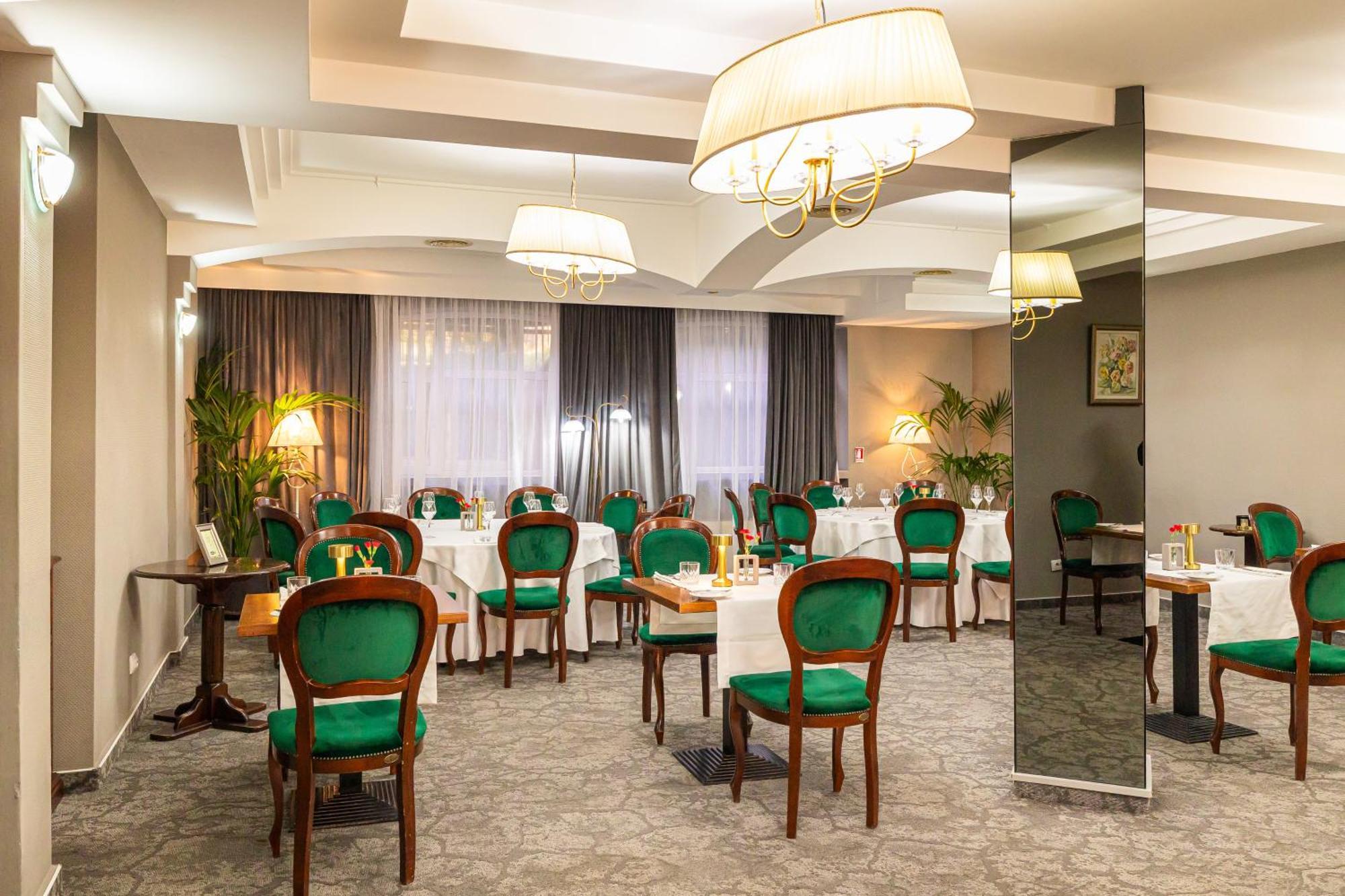 Hotel Brilliant Meses 잘러우 외부 사진