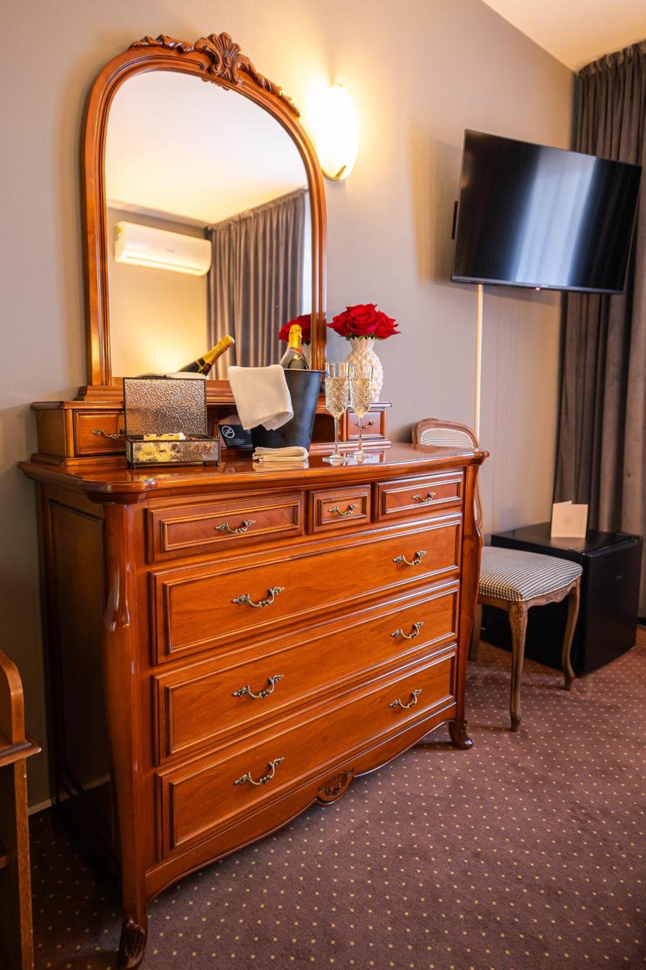 Hotel Brilliant Meses 잘러우 외부 사진