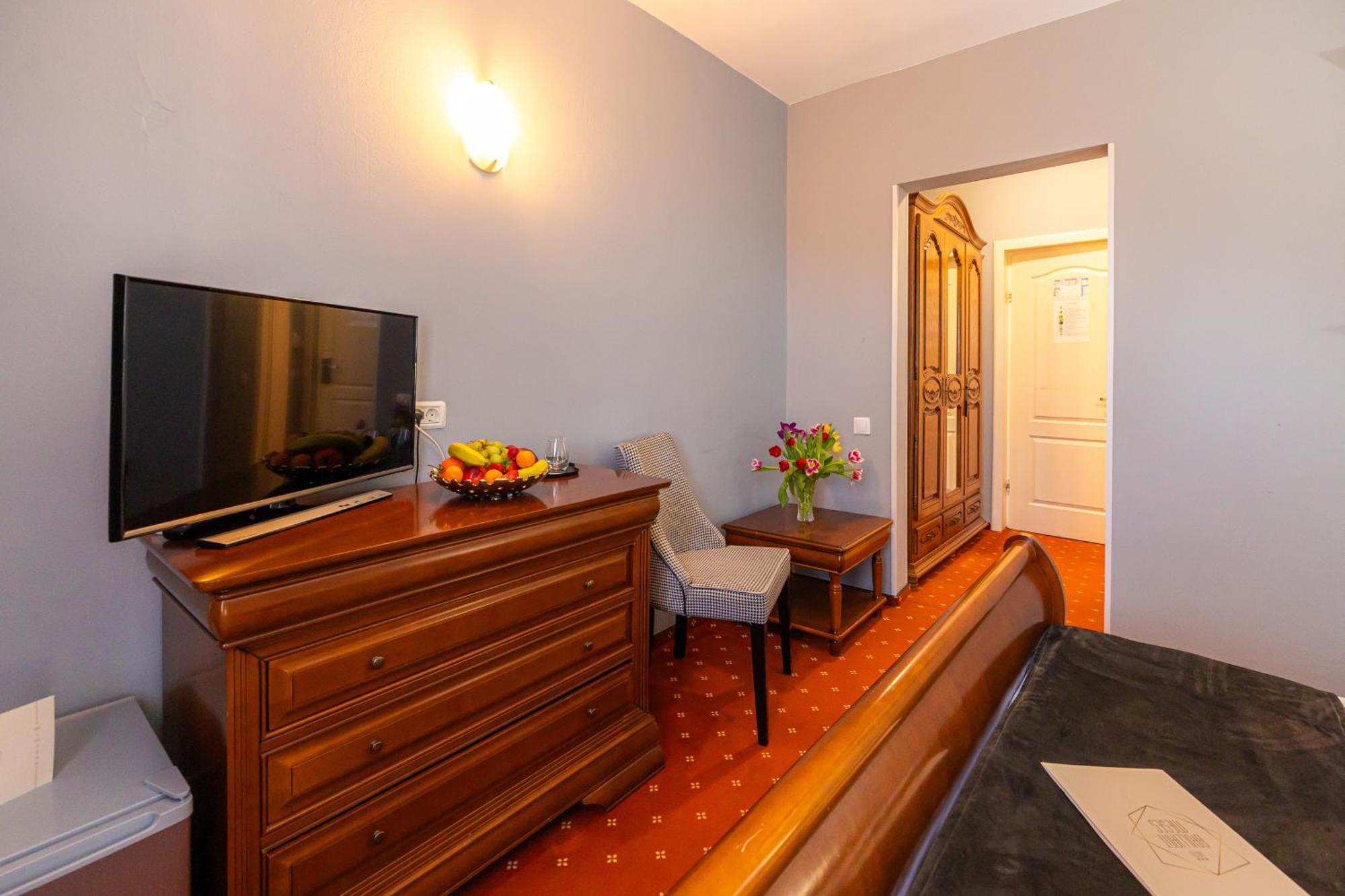 Hotel Brilliant Meses 잘러우 외부 사진