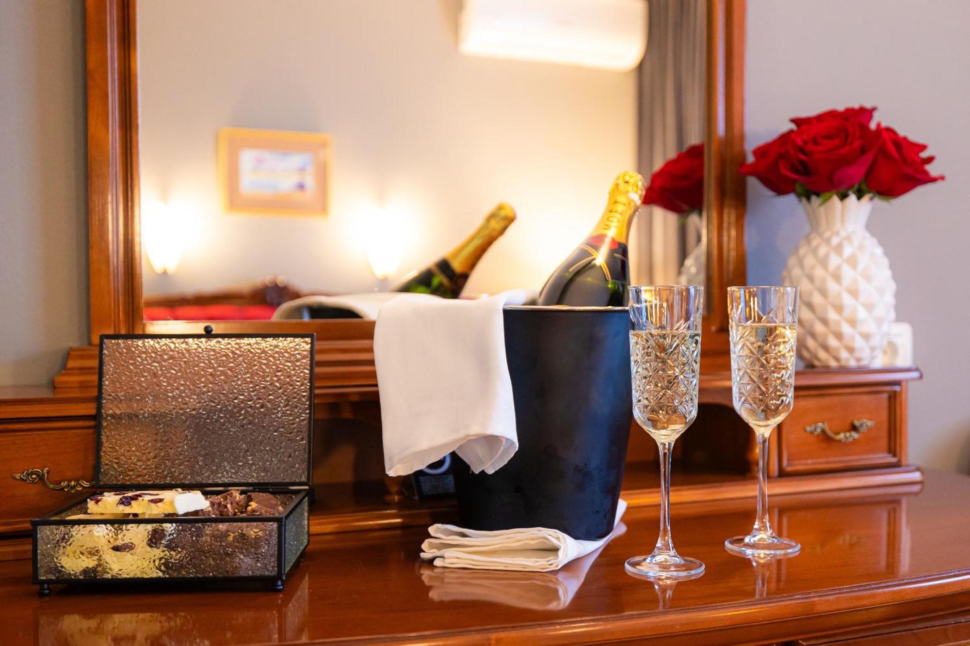 Hotel Brilliant Meses 잘러우 외부 사진