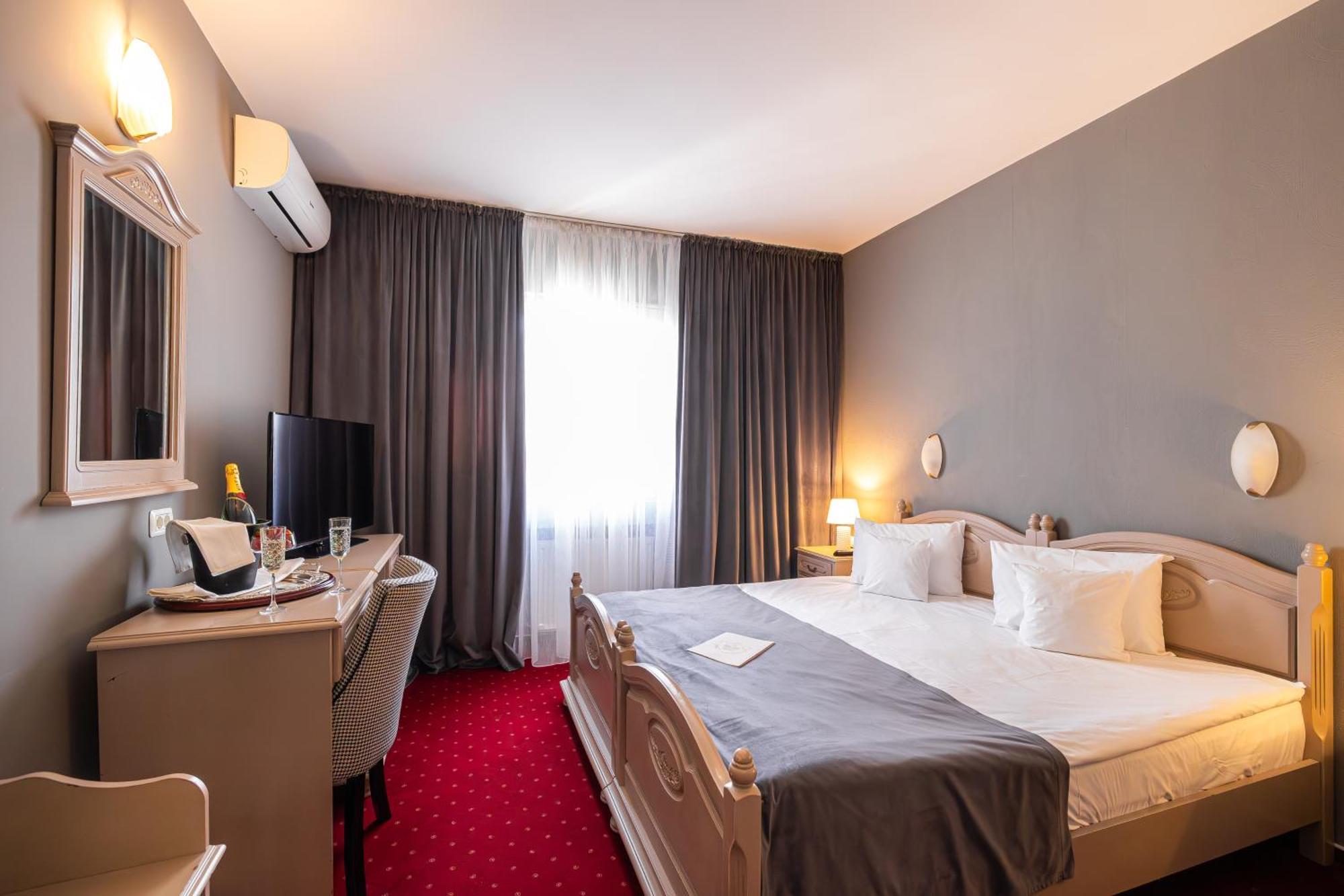 Hotel Brilliant Meses 잘러우 외부 사진