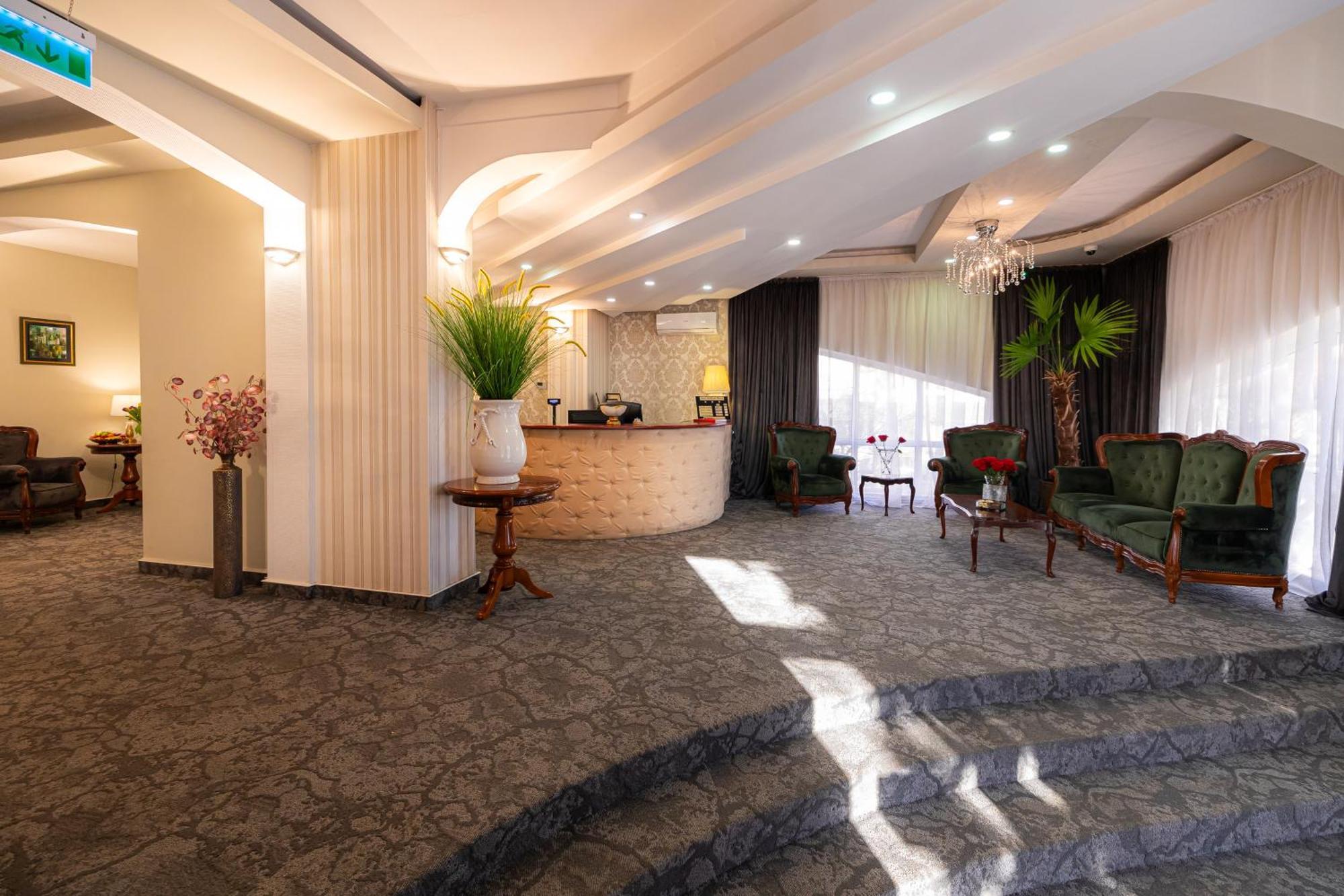 Hotel Brilliant Meses 잘러우 외부 사진