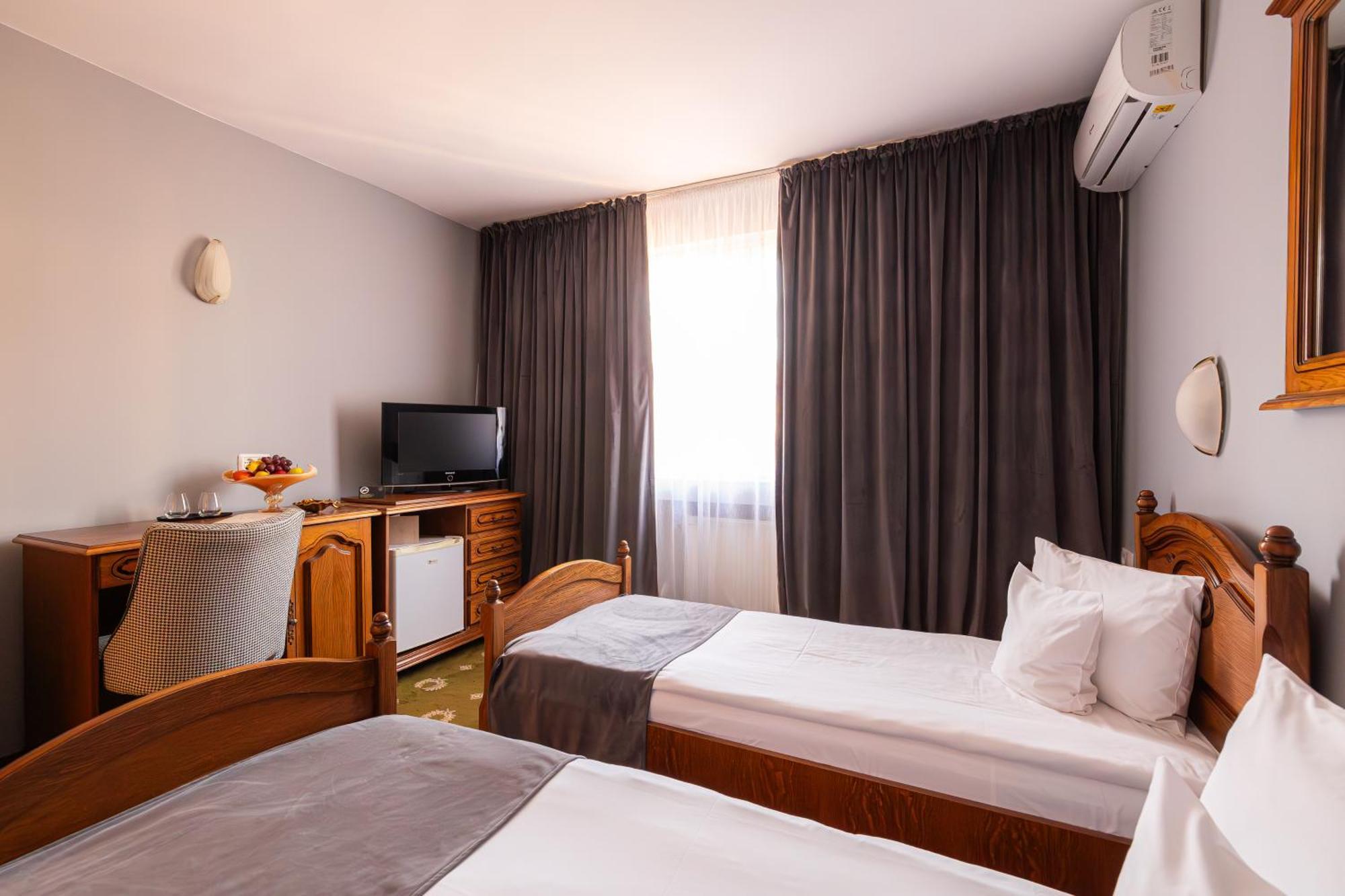 Hotel Brilliant Meses 잘러우 외부 사진