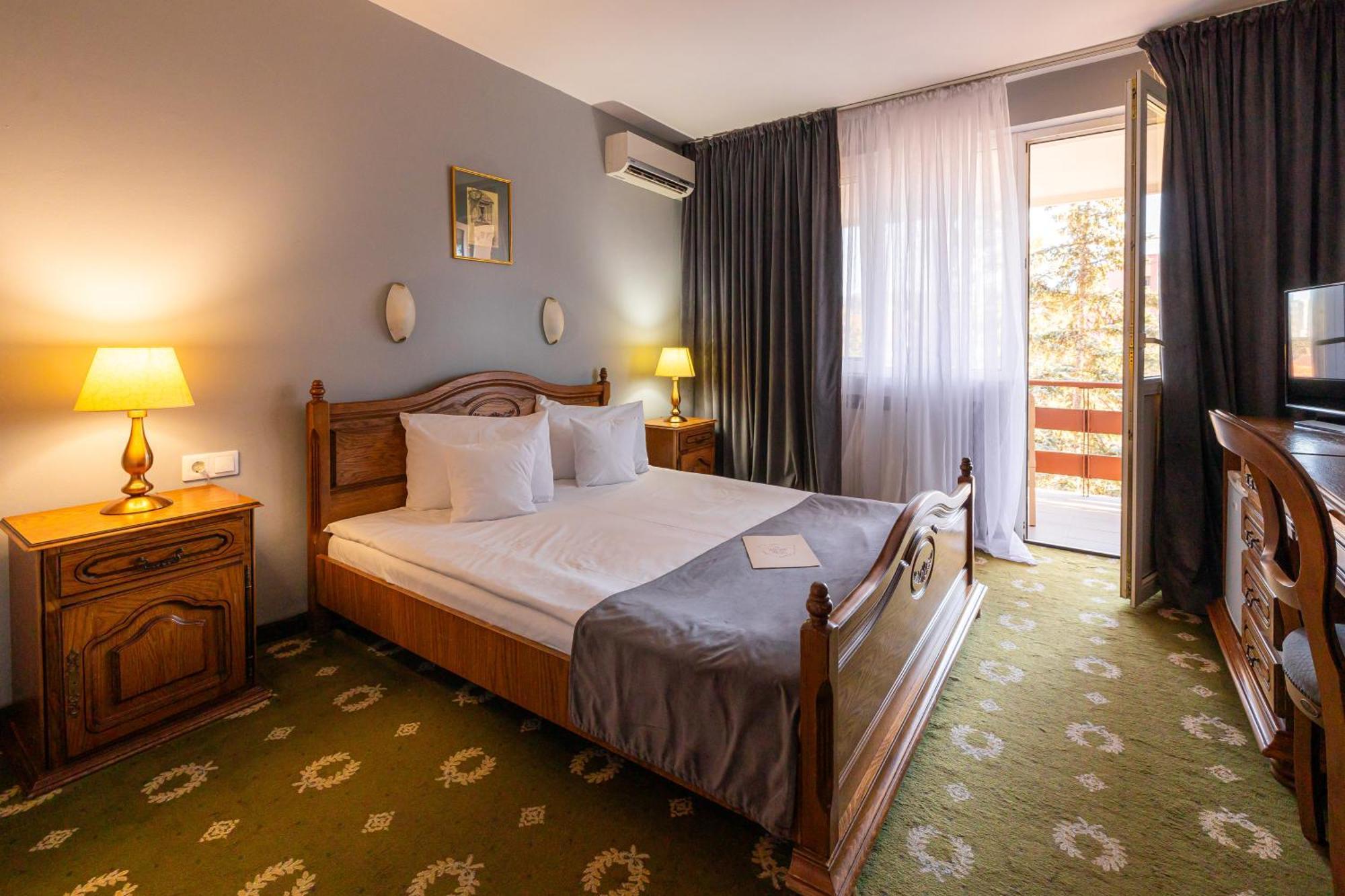 Hotel Brilliant Meses 잘러우 외부 사진