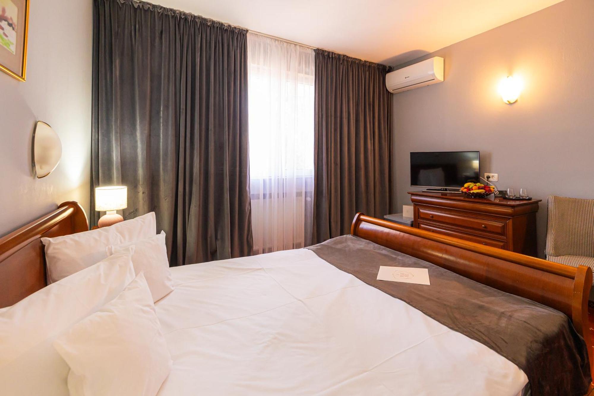 Hotel Brilliant Meses 잘러우 외부 사진