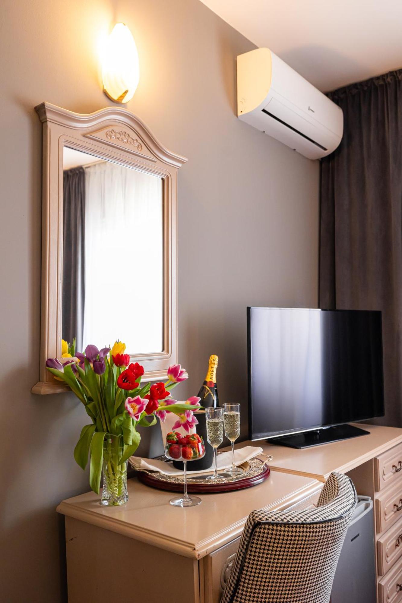 Hotel Brilliant Meses 잘러우 외부 사진